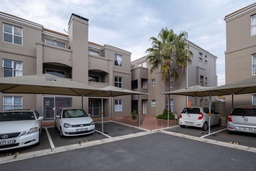 To Let 2 Bedroom Property for Rent in Uitzicht Western Cape